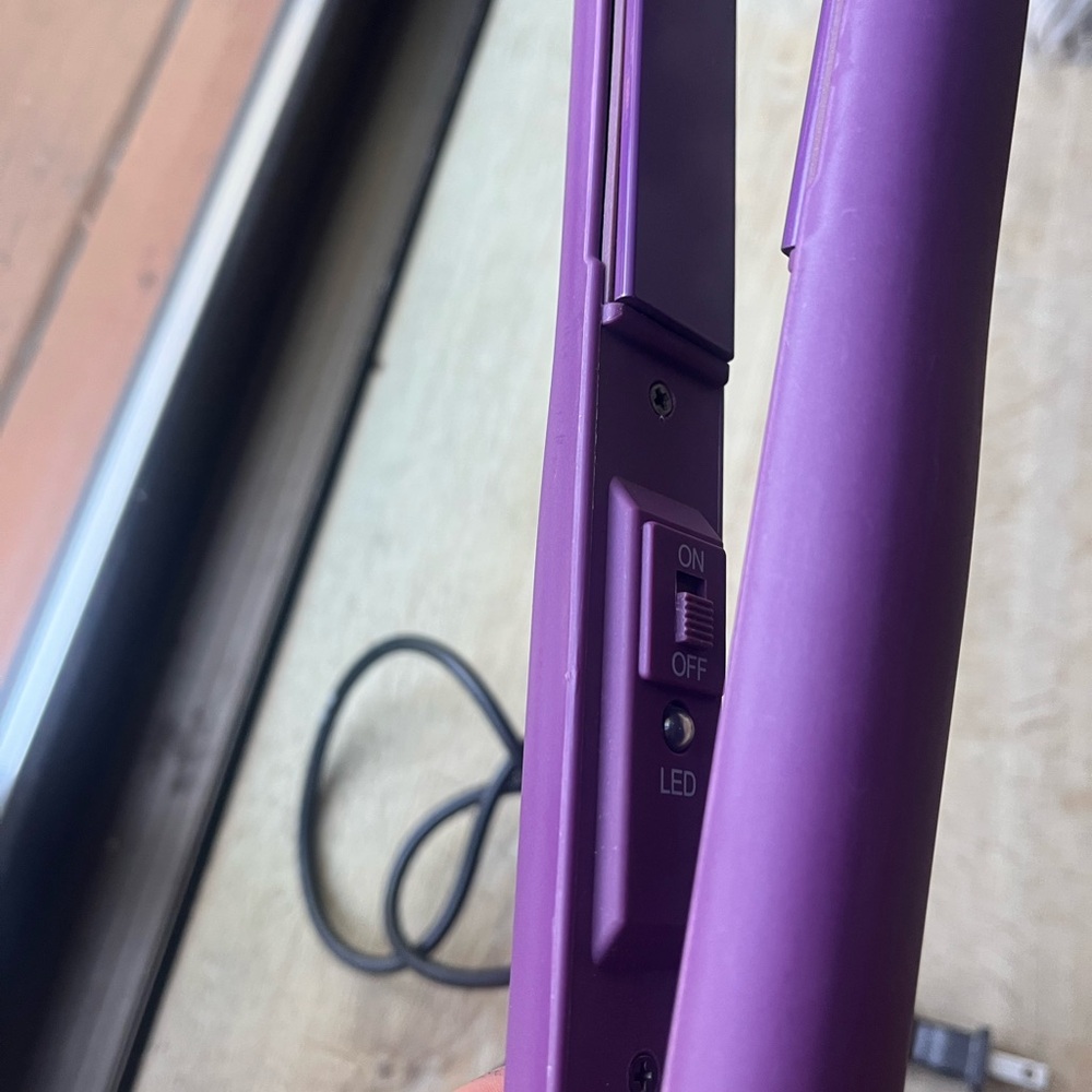 Philips Purple Hair Straightener - Picture 2 of 4
